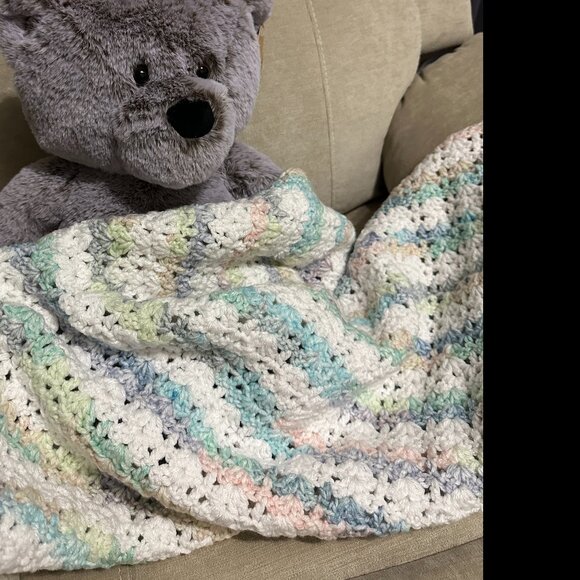 Handmade Crochet Baby Blanket Pastel Gradient Cozy Soft 29" x 27" - Picture 6 of 6